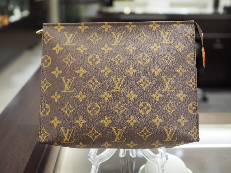 Limited-Stock Jewelry Sale – Once It's Gone, It's Gone Louis Vuitton Monogram Canvas Poche Toilette 26 ca. 2005 Limited-Stock Jewelry Sale – Once It's Gone, It's Gone Louis Vuitton Monogram Canvas Poche Toilette 26 ca. 2005