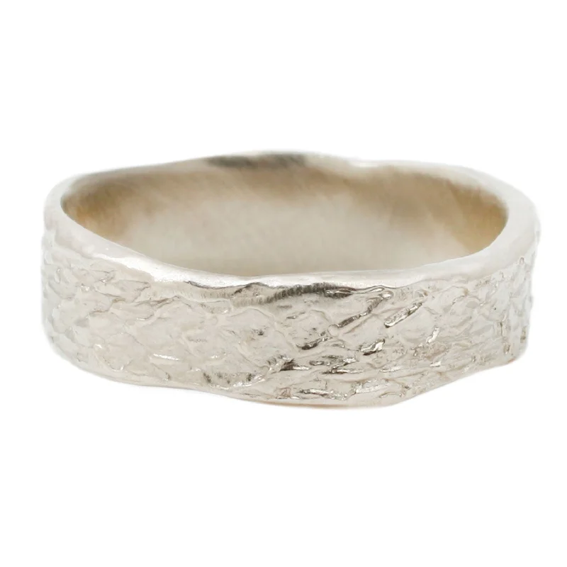 Elegant Designs, Unbeatable Discounts – Shop Jewelry Now White Gold Snakeskin Band