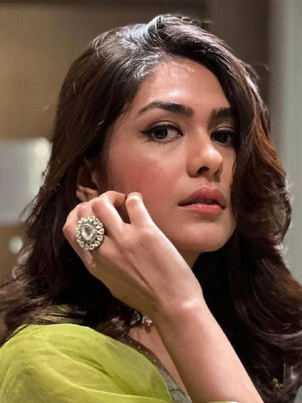 Stunning Jewelry Pieces At The Lowest Prices Ever Mrunal Thakur In Kundan Oval Kundan Ring