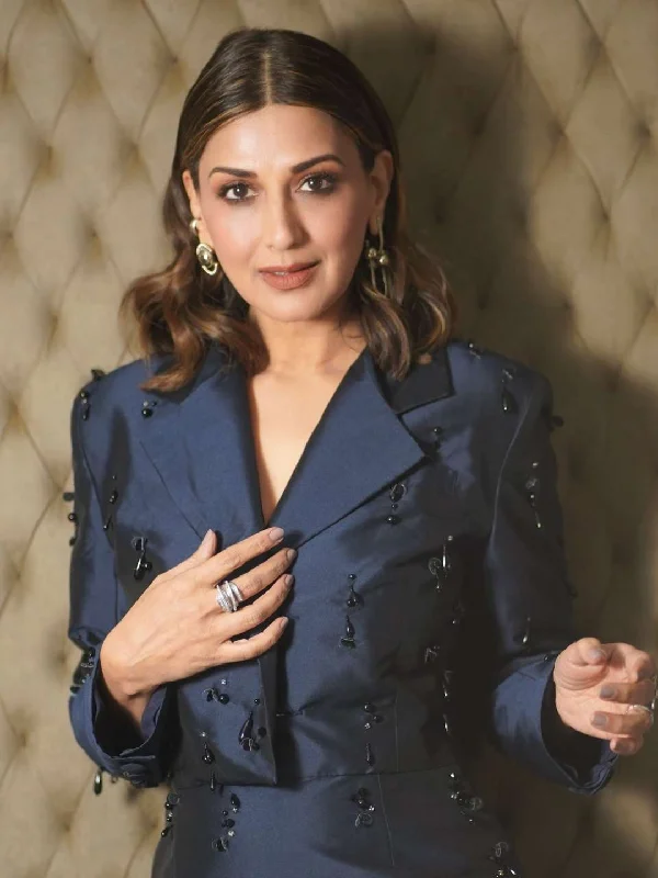 Shop Dazzling Jewelry At The Best Prices Sonali Bendre In High Quality Interwoven Geometric White Zircon Ring
