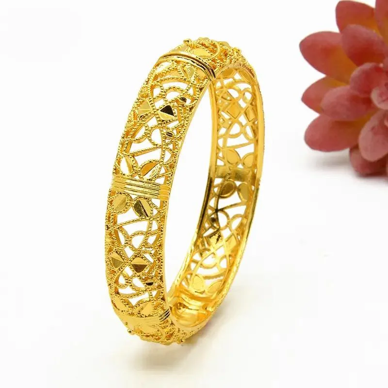 Huge Savings On Timeless Jewelry Collections Glamorous Bangles For A Bride's Wedding Jewelry Model-07 Huge Savings On Timeless Jewelry Collections Glamorous Bangles For A Bride's Wedding Jewelry Model-07