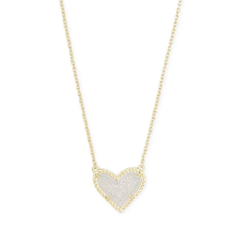 Eco-Friendly Sustainable Jewelry For Conscious Buyers Kendra Scott Ari Heart Gold Pendant Necklace Eco-Friendly Sustainable Jewelry For Conscious Buyers Kendra Scott Ari Heart Gold Pendant Necklace