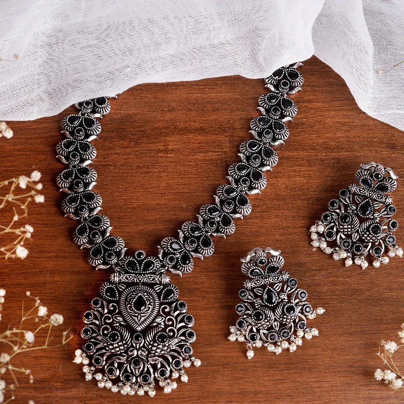 Beautiful Jewelry, Breathtaking Discounts – Hurry In Teejh Vaidehi Black Stone Necklace Set