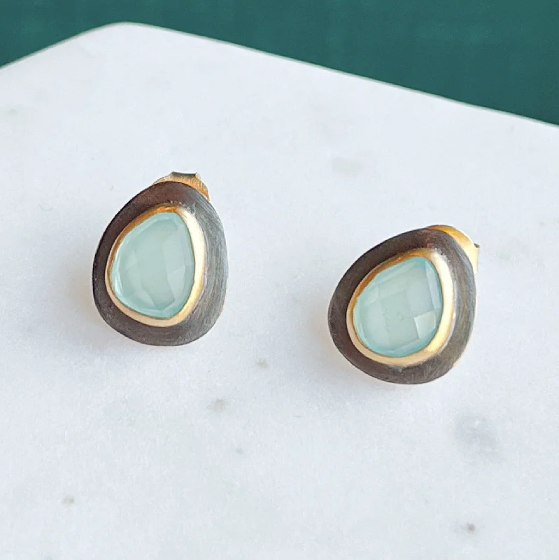 Shop Signature Jewelry Styles At Exclusive Prices Black & Gold Teardrop Stud Earrings: Blue Chalcedony Shop Signature Jewelry Styles At Exclusive Prices Black & Gold Teardrop Stud Earrings: Blue Chalcedony
