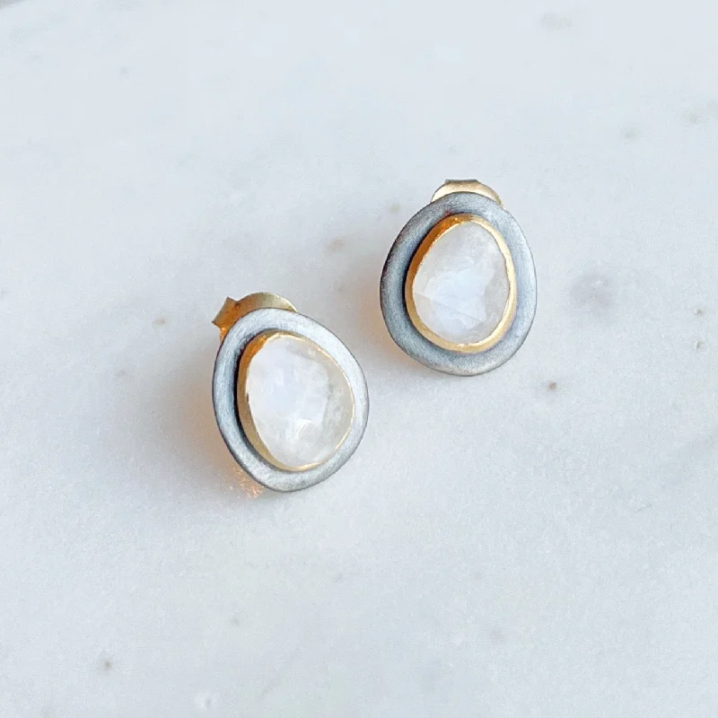 Upgrade Your Jewelry Collection For Less Black & Gold Teardrop Stud Earrings: Rainbow Moonstone Upgrade Your Jewelry Collection For Less Black & Gold Teardrop Stud Earrings: Rainbow Moonstone