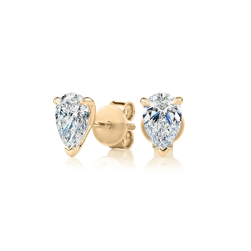 Beautiful Jewelry, Breathtaking Discounts – Hurry In Signature Simulant Diamond 1.40 carat* TW pear stud earrings in 10 carat yellow gold Beautiful Jewelry, Breathtaking Discounts – Hurry In Signature Simulant Diamond 1.40 carat* TW pear stud earrings in 10 carat yellow gold