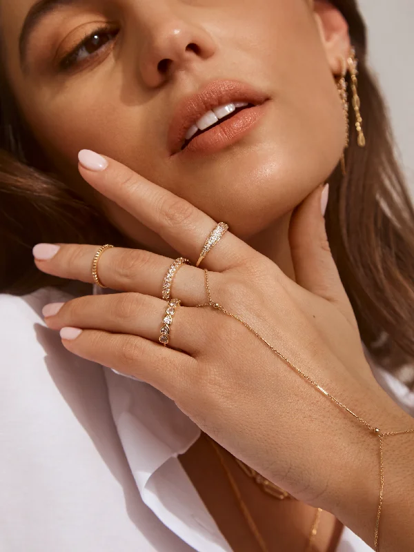 Elevate Your Outfit With Discounted Statement Jewelry Bar Handchain