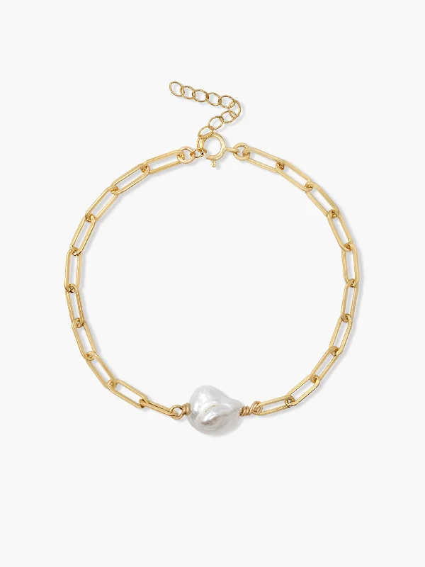 Timeless Jewelry At Special Discount Rates Paperclip bracelet with large Pearl