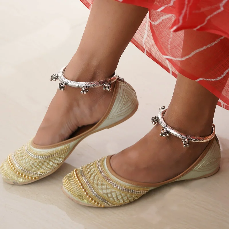 Sparkle On A Budget – Fine Jewelry For Less Teejh Bhanvi Silver Oxidised Anklet