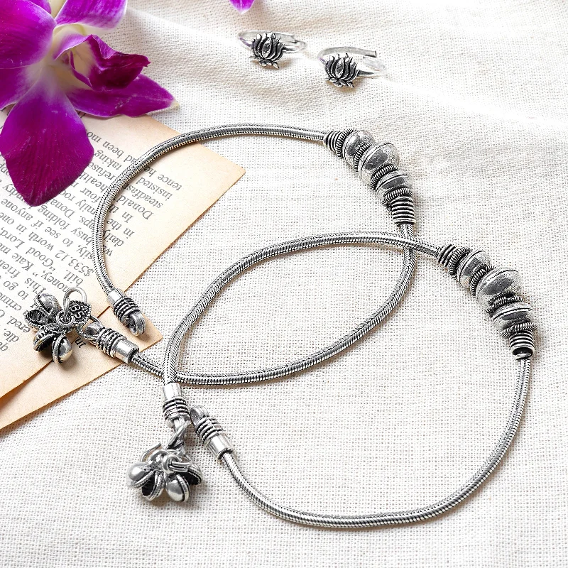 Trending Jewelry Now At Unbeatable Prices Teejh Kamana Set Of Anklet and Toe Ring