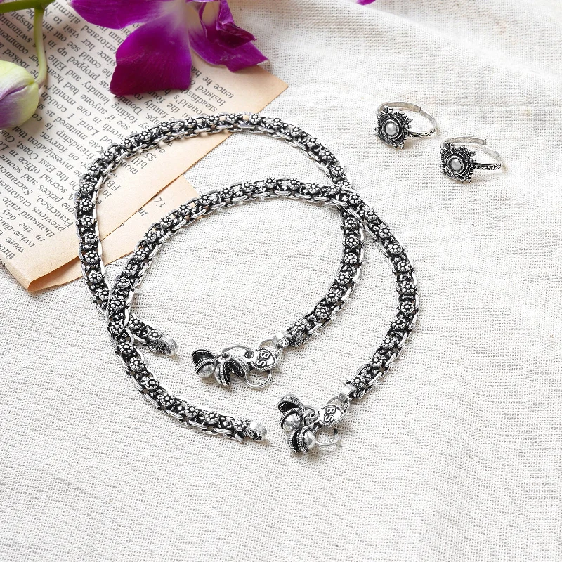 Your Dream Jewelry At Dream Prices – Shop Now Teejh Nalika Set Of Anklet and Toe Ring