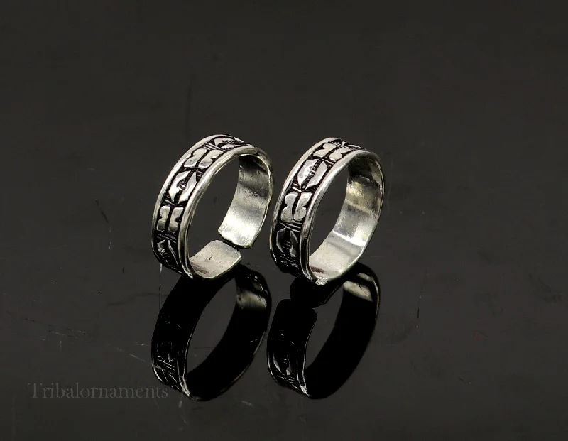 Your Dream Jewelry At Dream Prices Adjustable Toe ring 92.5 sterling silver handmade elegant design toe ring, toe band stylish modern women's brides jewelry from india toer106 Your Dream Jewelry At Dream Prices Adjustable Toe ring 92.5 sterling silver handmade elegant design toe ring, toe band stylish modern women's brides jewelry from india toer106