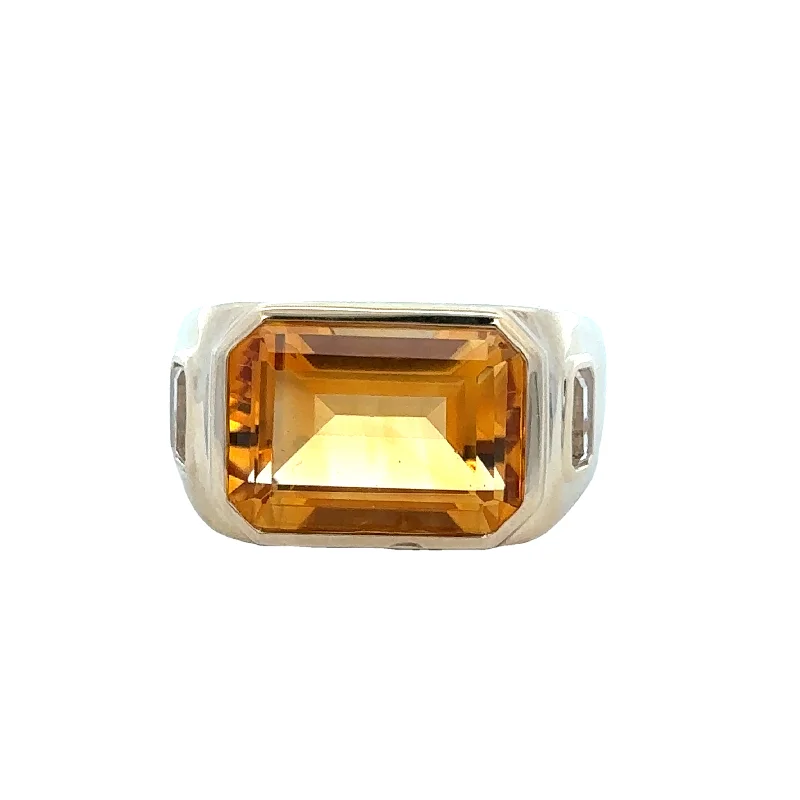 Make Your Outfit Shine With Discounted Jewelry Citrine and White Topaz Signet Ring in Yellow Gold Make Your Outfit Shine With Discounted Jewelry Citrine and White Topaz Signet Ring in Yellow Gold
