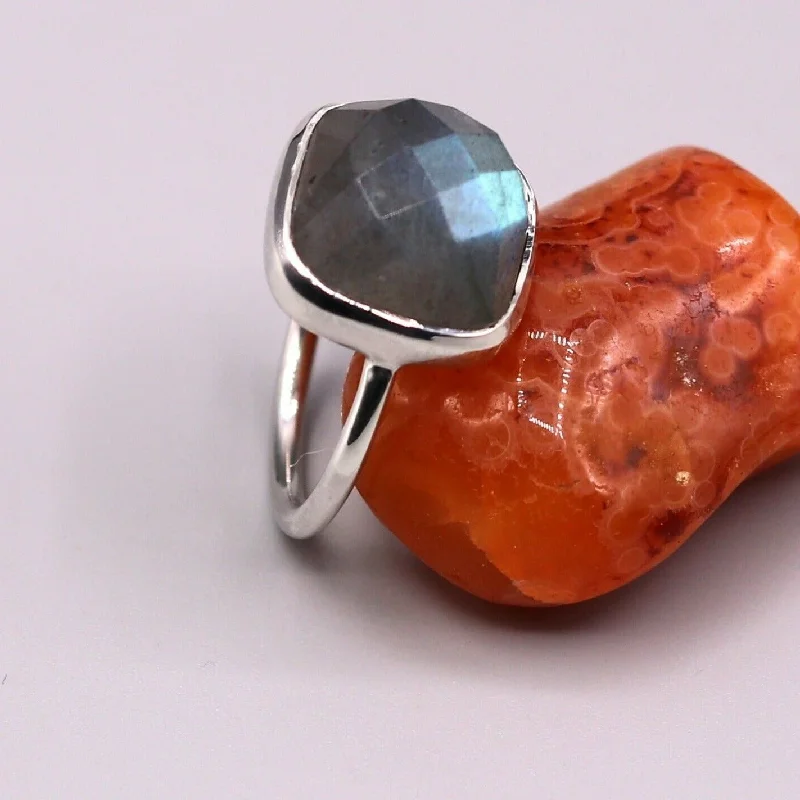 Last Chance To Grab Your Favorite Jewelry At A Discount 925 S STERLING SILVER FABULOUS BLUE FIRE LABRADORITE STONE UNISEX BAND RING sr93 Last Chance To Grab Your Favorite Jewelry At A Discount 925 S STERLING SILVER FABULOUS BLUE FIRE LABRADORITE STONE UNISEX BAND RING sr93