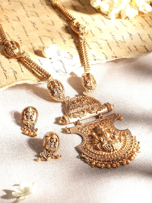 Huge Markdowns On Premium Jewelry Styles Rubans Modern Royalty: Stylish Gold-Tone Necklace Set for a Regal Look Huge Markdowns On Premium Jewelry Styles Rubans Modern Royalty: Stylish Gold-Tone Necklace Set for a Regal Look