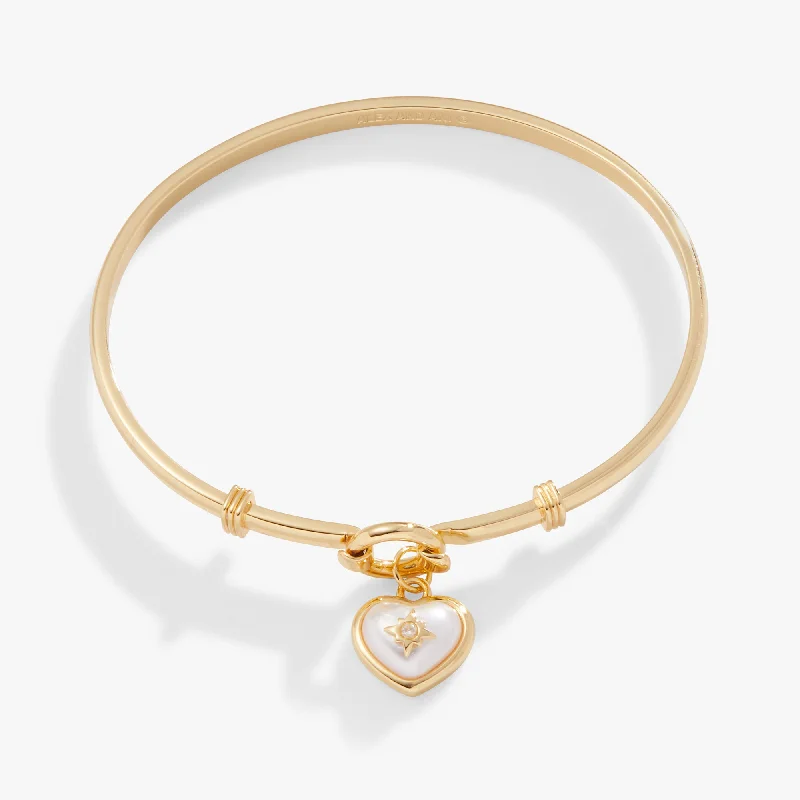 Beautiful Jewelry, Breathtaking Discounts – Hurry In Pearl Heart + Crystal Charm Clip Bangle